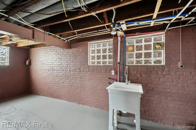 7726 Coolidge, Center Line, MI 48015