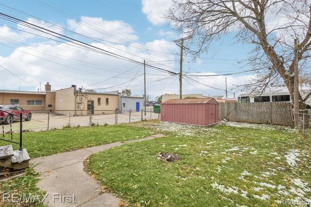 7726 Coolidge, Center Line, MI 48015