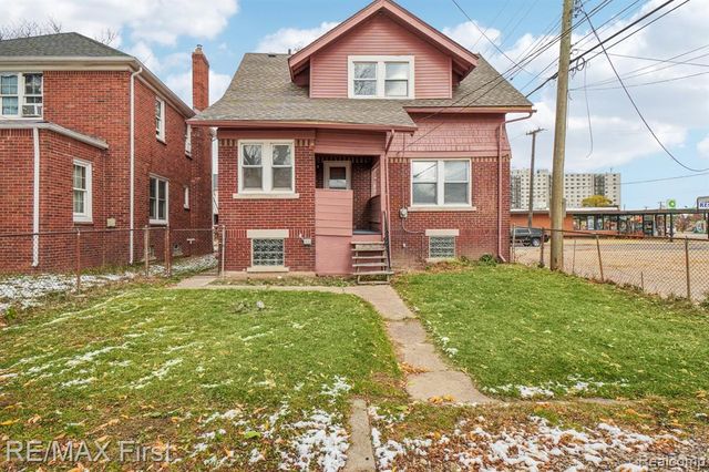 7726 Coolidge, Center Line, MI 48015