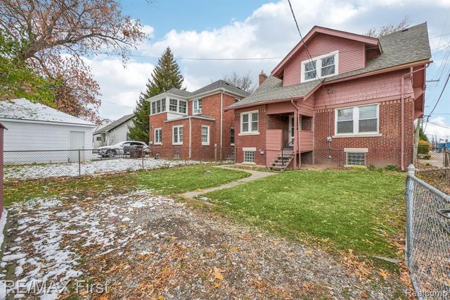 7726 Coolidge, Center Line, MI 48015
