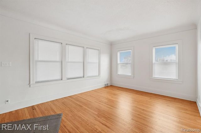 7726 Coolidge, Center Line, MI 48015