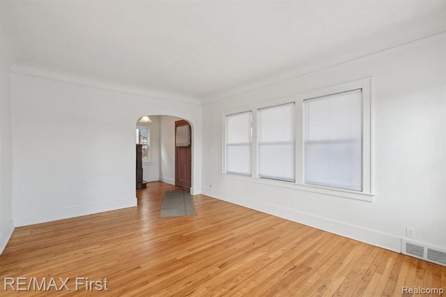 7726 Coolidge, Center Line, MI 48015