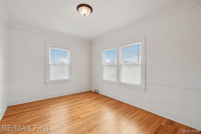 7726 Coolidge, Center Line, MI 48015