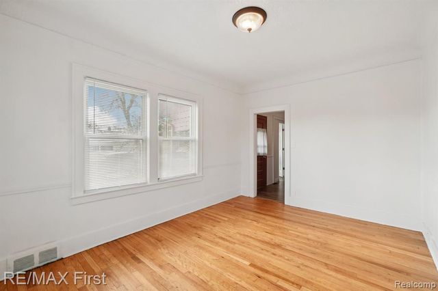 7726 Coolidge, Center Line, MI 48015