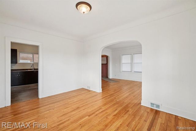 7726 Coolidge, Center Line, MI 48015