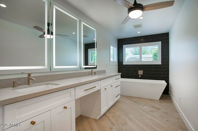 8318 E SELLS Drive, Scottsdale, AZ 85251