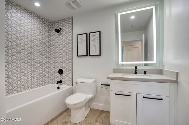 8318 E SELLS Drive, Scottsdale, AZ 85251