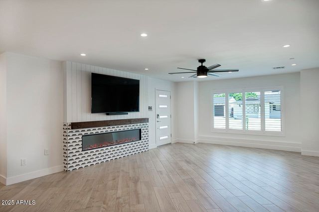 8318 E SELLS Drive, Scottsdale, AZ 85251