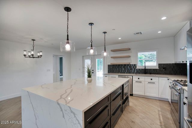 8318 E SELLS Drive, Scottsdale, AZ 85251