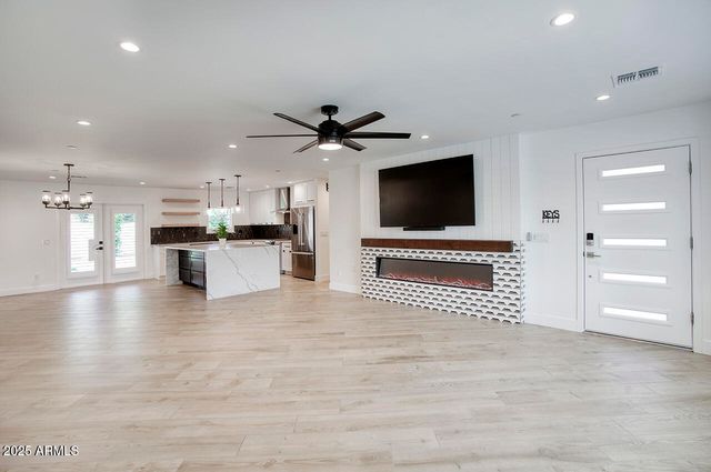 8318 E SELLS Drive, Scottsdale, AZ 85251