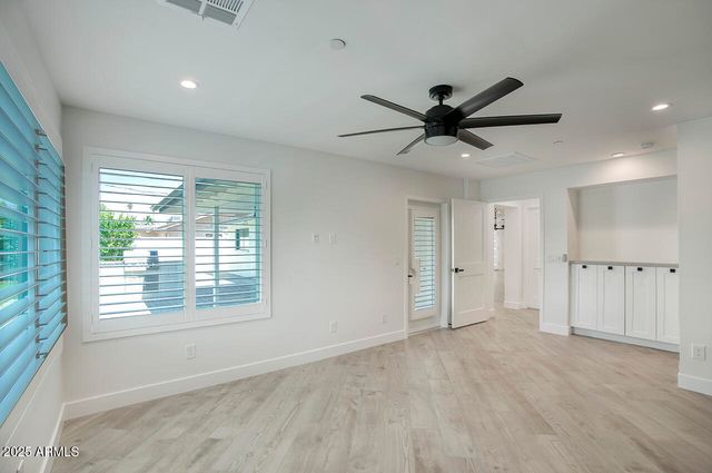 8318 E SELLS Drive, Scottsdale, AZ 85251