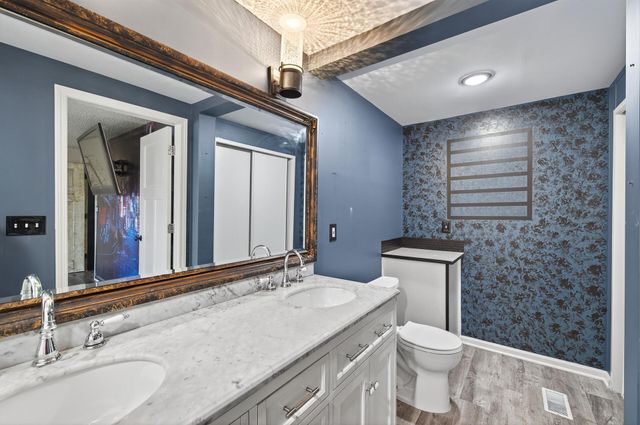 7436 West Circle NE, Fridley, MN 55432