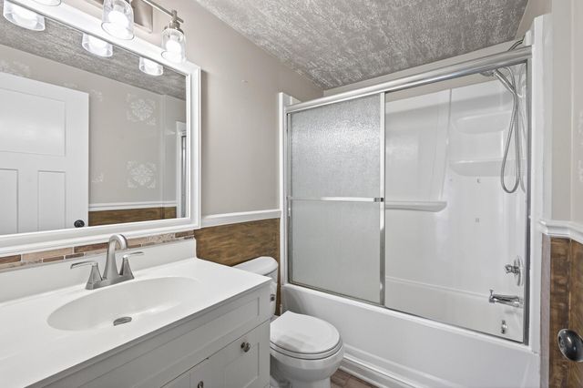 7436 West Circle NE, Fridley, MN 55432