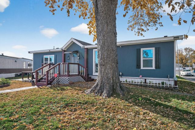 7436 West Circle NE, Fridley, MN 55432