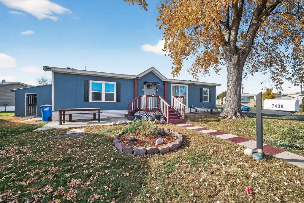 7436 West Circle NE, Fridley, MN 55432