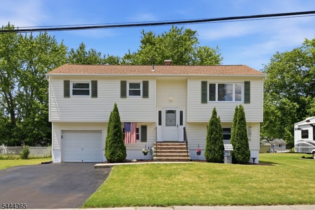 9 Brearly Cres, Mount Olive Twp., NJ 07836
