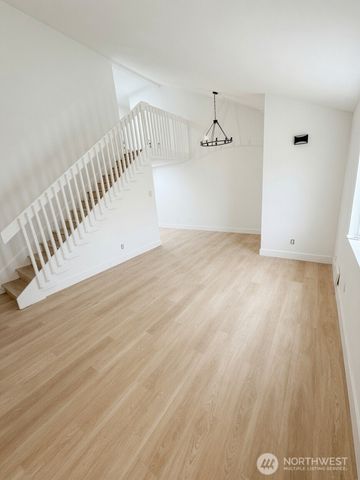 6425 7th Street NE, Tacoma, WA 98422