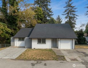 6425 7th Street NE, Tacoma, WA 98422