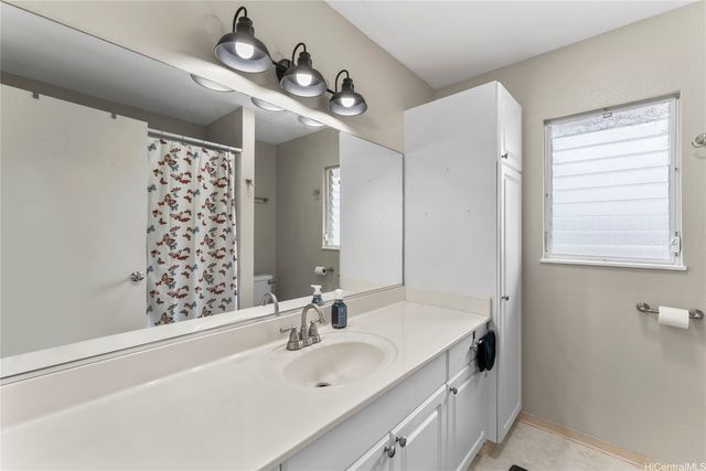 99-863 Meaala Street, Aiea, HI 96701