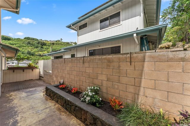 99-863 Meaala Street, Aiea, HI 96701
