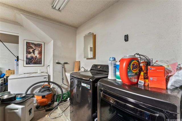 99-863 Meaala Street, Aiea, HI 96701