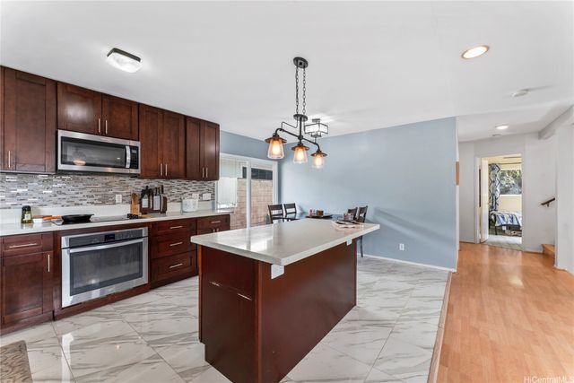 99-863 Meaala Street, Aiea, HI 96701