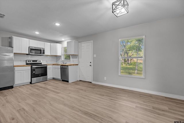 2914 W Gentry Parkway, Tyler, TX 75702