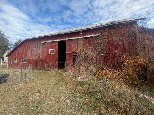 1209 S Baldwin Avenue, Fremont, MI 49412