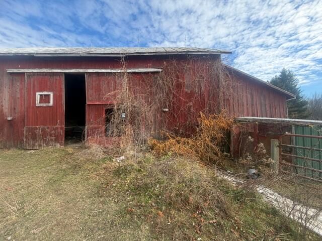 1209 S Baldwin Avenue, Fremont, MI 49412