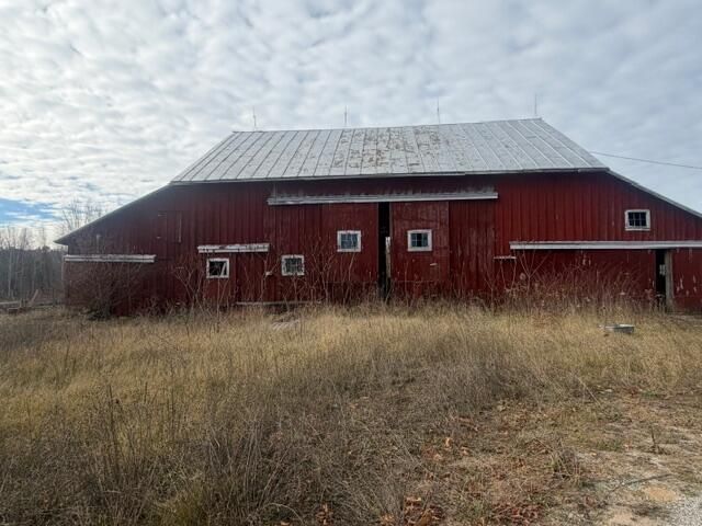 1209 S Baldwin Avenue, Fremont, MI 49412