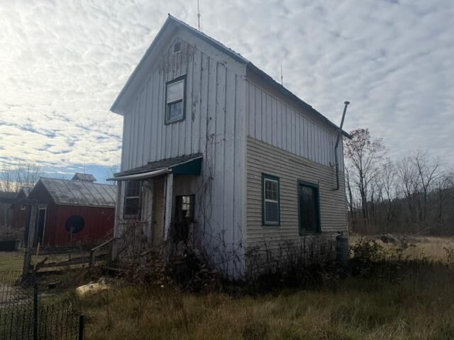 1209 S Baldwin Avenue, Fremont, MI 49412