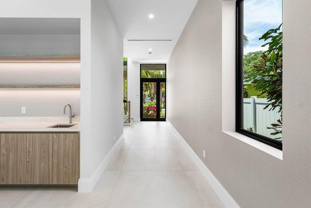 207 SE 5th Street, Delray Beach, FL 33483
