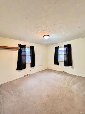 2229 Cedar Gate Rd, Madison Heights, VA 24572