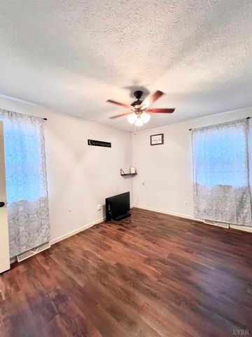 2229 Cedar Gate Rd, Madison Heights, VA 24572