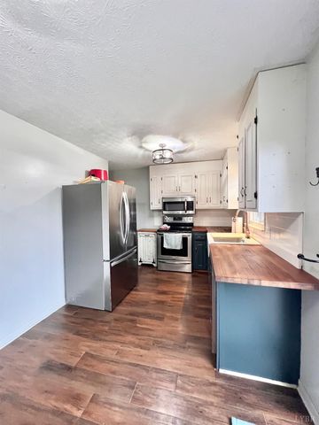 2229 Cedar Gate Rd, Madison Heights, VA 24572