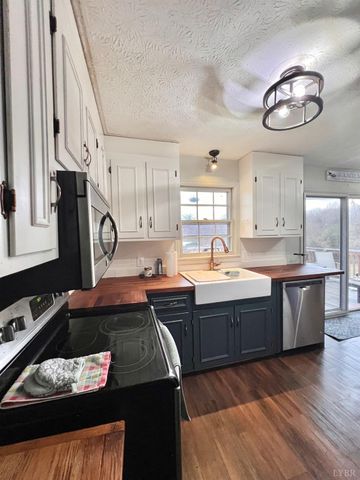 2229 Cedar Gate Rd, Madison Heights, VA 24572