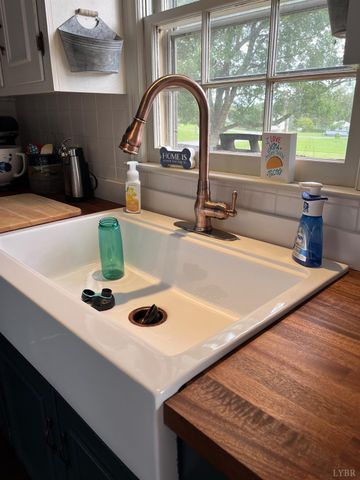 2229 Cedar Gate Rd, Madison Heights, VA 24572