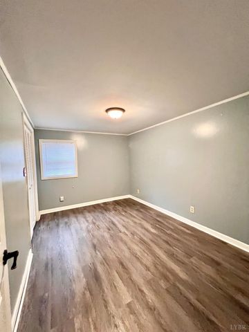 2229 Cedar Gate Rd, Madison Heights, VA 24572