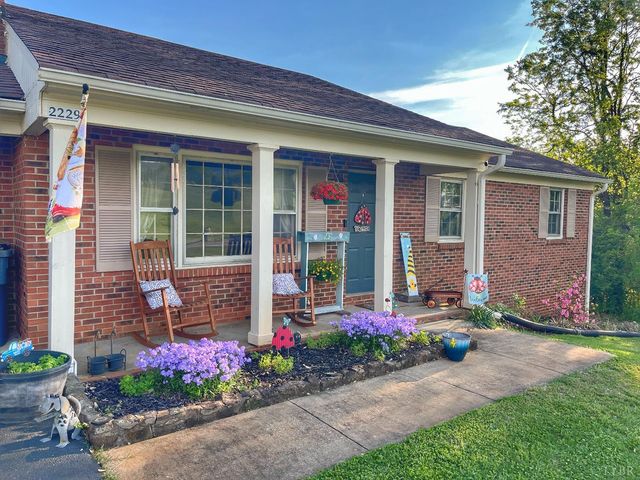 2229 Cedar Gate Rd, Madison Heights, VA 24572