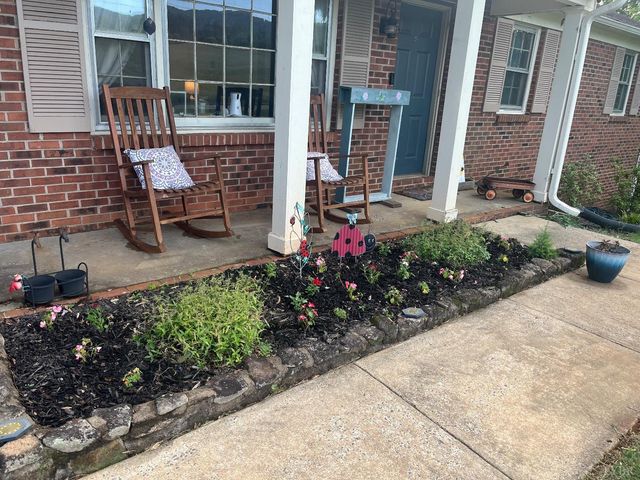 2229 Cedar Gate Rd, Madison Heights, VA 24572