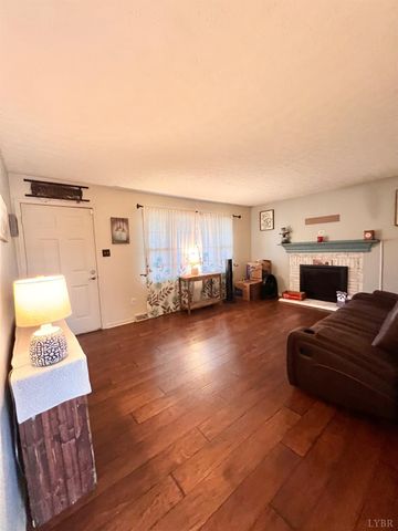 2229 Cedar Gate Rd, Madison Heights, VA 24572