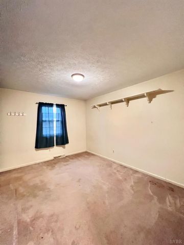 2229 Cedar Gate Rd, Madison Heights, VA 24572