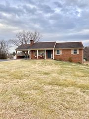 2229 Cedar Gate Rd, Madison Heights, VA 24572
