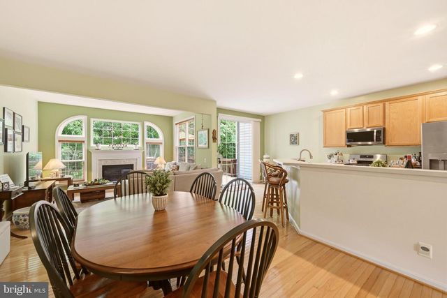4093 OAK VILLAGE LANDING, Fairfax, VA 22033