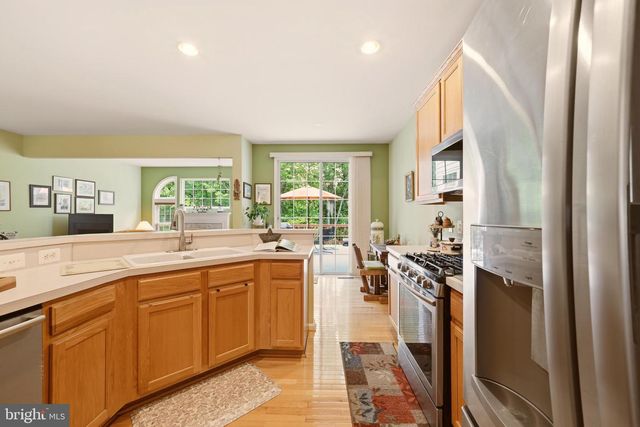 4093 OAK VILLAGE LANDING, Fairfax, VA 22033