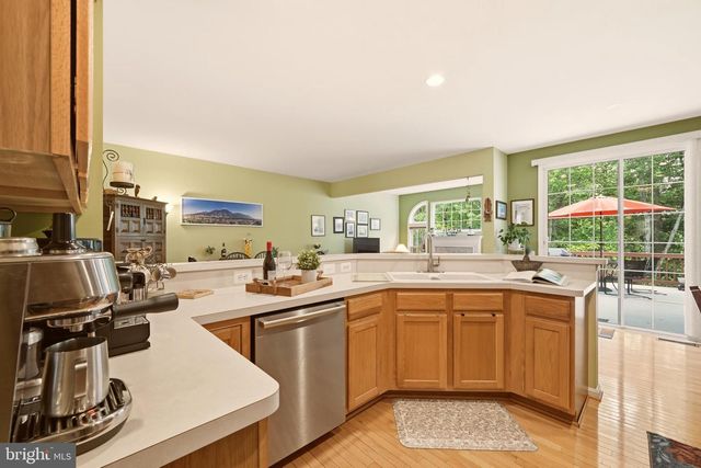4093 OAK VILLAGE LANDING, Fairfax, VA 22033