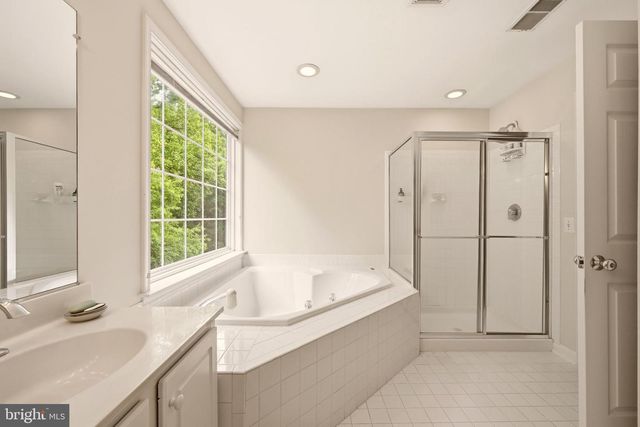 4093 OAK VILLAGE LANDING, Fairfax, VA 22033