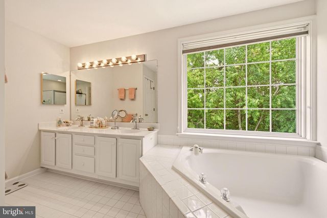 4093 OAK VILLAGE LANDING, Fairfax, VA 22033