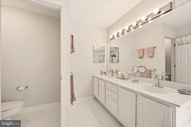 4093 OAK VILLAGE LANDING, Fairfax, VA 22033