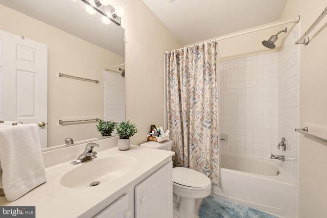 4093 OAK VILLAGE LANDING, Fairfax, VA 22033